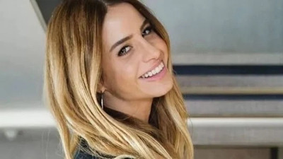 Büşra Pekin Bodrum’da kampa girdi. Değişimiyle dikkat çekiyor