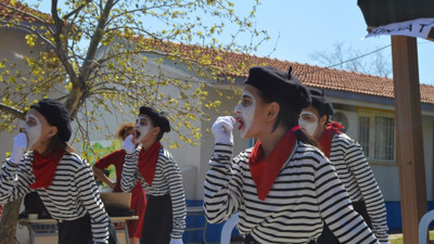 Dikili'de Tiyatro Günü kutlandı