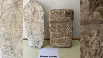 Denizli'de tarihi eser operasyonu: 2 mezar taşı ele geçirildi