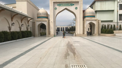 Menzil Tarikatının köyüne girdiler. Menzil Tarikatı fiilen özerklik ilan etmiş. Cumhuriyet Gazetesi Menzil Köyü'nün kalbine girdi