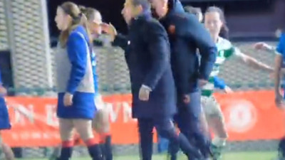 Celtic-Rangers derbisinde teknik direktöre kafa atıldı