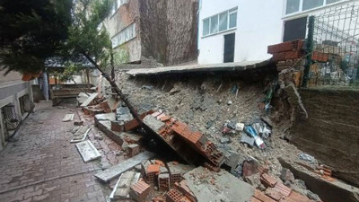 İstanbul'da yağış nedeniyle çökme meydana geldi