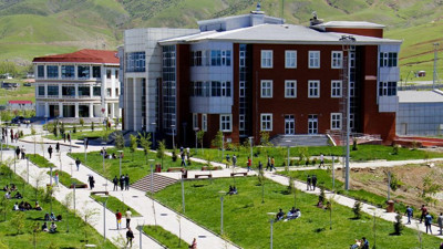 Rektörü skandal kampanyaya imza atmıştı. Bu üniversite değil akraba kulübü