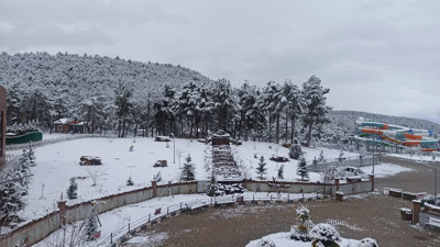 Uşak’ta Mart sonu yağan kar kenti beyaza bürüdü