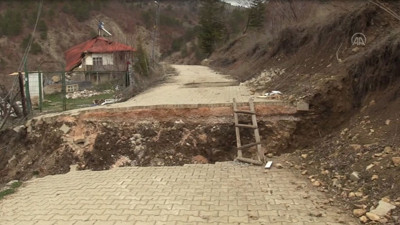 Deprem mahalleyi ikiye ayırdı. 7,6'nın 'yok artık' dedirten görüntüsü