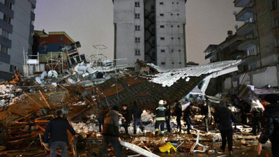 AKP'li belediye depremzedeler enkaz altındayken ihale düzenlemiş