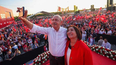 Selvi Kılıçdaroğlu'ndan sosyal medyada ilk paylaşım. 'En çok sevdiğim fotoğraflarımızdan biri' diyerek paylaştı, Kemal Kılıçdaroğlu’ndan yanıt gecikmedi