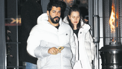 Burak Özçivit'in stili Fahriye Evcen'e emanet. Uyumlu çift