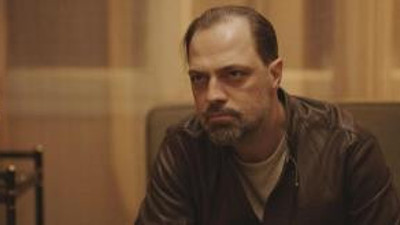 Elinde sigarayla ''Hayırlı Ramazanlar' dedi. Ünlü oyuncu büyük tepki çekti