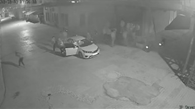 Deprem bölgesinde şimdi de manganda sorunu çıktı. Havaya ateş açıp halka korku salıyorlar