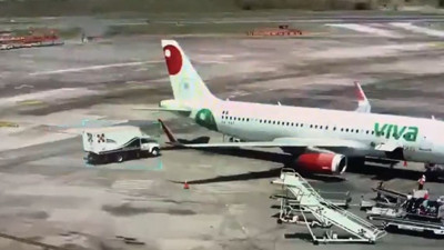 Kamyonla koskoca uçağa böyle çarptı