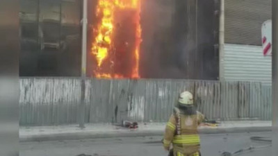 Tadilat yapılan bina yandı