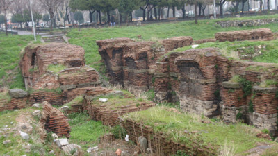 İstanbul'da bin 500 yıllık kilisenin altından çıkanlar şaşırttı. 'Günün en heyecan verici haberi' denerek paylaşıldı