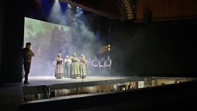 Mersin Devlet ve Opera Balesi "Damdaki Kemancı" müzikalinin prömiyerini yaptı