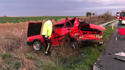 Akıl almaz kaza! Duran arabadaki 4 kişiyi yaraladı