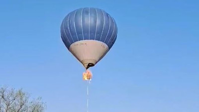 Sıcak hava balon faciası. Alev aldı balondan atlayan iki kişi öldü