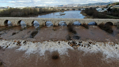 Kızılırmak mevsim yağışlarıyla coştu. Geçen yıl kurumak üzereydi