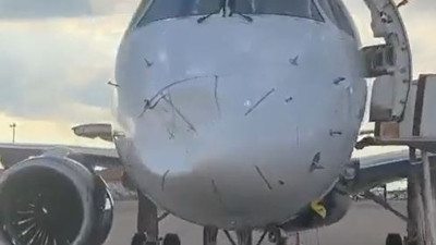 Kuş çarpan uçağın burnu bu hale geldi