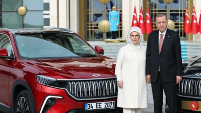Emine Erdoğan'ın Togg'unda kafa karıştıran detay. Plakanın 4 kazaya karıştığı ortaya çıktı