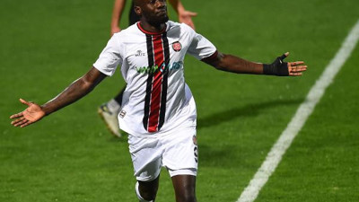 Karagümrük'ün yenilmezlik serisi derbide de devam etti