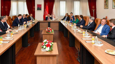 AKP’liler derse bile girmeden mezun olup Türkiye’de hakim ve savcı oluyorlar. Mustafa Şentop’un Onursal Başkanı olduğu üniversiteyle ilgili flaş iddia