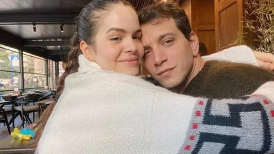 'Ömer' dizisinin yıldızı Selahattin Paşalı'dan eşine romantik kutlama. "Bu nasıl aşk..."