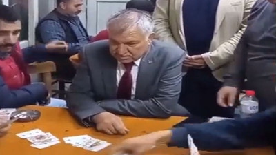 Adana Büyükşehir Belediye Başkanı Zeydan Karalar'ın batak oynadığı görüntüler gündem oldu