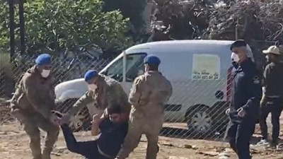 Deprem sonrası oluşan asbeste karşı eylem. Hataylı depremzedelere güvenlik güçlerinden sert müdahale