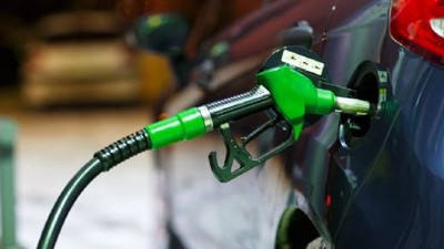 Benzin litre fiyatı şok etti. Zam pompaya yansıdı