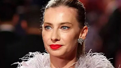 Tuba Ünsal'dan 'Gururlu anne' karesi. Sare, 8 öğrenciden biri oldu