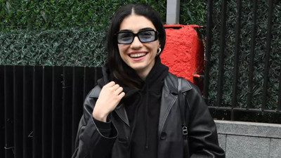 Ayrıldığı sevgilisi Onur Ünlü ile aynı evde mi yaşıyor. Hazar Ergüçlü açıkladı