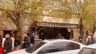 Husumetlisine ateş etti. Müşterileri vurdu