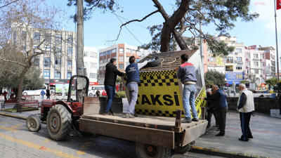 Burhaniye’de taksi durakları tek tip oluyor