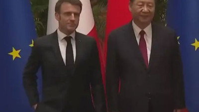 Fotoğraf çekiminde gergin anlar. Çin Devlet Başkanı'nın protokol şefinden Macron'a uyarı