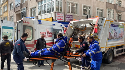 Çöp kamyonu ile kamyonet çarpıştı: 1 yaralı