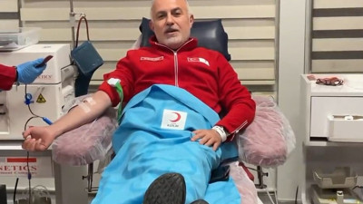 Kızılay’ı yok olma noktasına getirdi kan bağışı istedi. İstifa etmek yerine pişkin pişkin çağrı yaptı