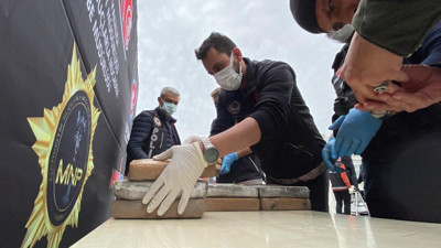 Yine mersin, yine liman, yine muz, yine kokain. Mersin Limanı'nda 97 kilo 500 gram kokain ele geçirildi