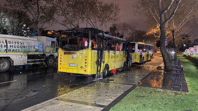 Fatih’te bir İETT otobüsü alev alev yandı