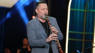 Hüsnü Şenlendirici'nin hastane görüntüleri ortaya çıktı. Kanser tedavisi gören ünlü müzisyeni yakın dostları yalnız bırakmadı