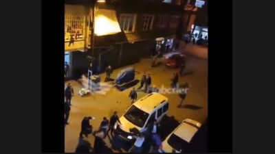 Kavga sokağı savaş alanına çevirdi. Yabancı iki grup mahalleyi karıştırdı