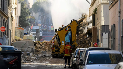 Fransa'da 2 bina çöktü: En az 10 kişi enkaz altında kaldı