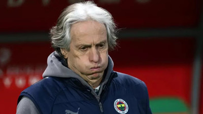 Jorge Jesus 8 futbolcuyu uyardı