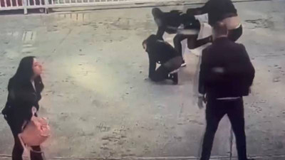 Otizmli çocuğun sesinden rahatsız oldu, anne ve babasına sopalarla saldırdı