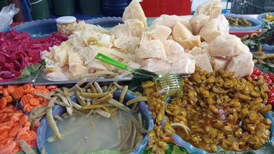 Herkes soğanı konuşurken turşu aldı başını gitti. 1 kilo turşu bakın kaç lira? Üstelik pazar fiyatı