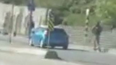 Araçlar yetişemedi. Elektrikli scooterla ölümüne hız yaptı