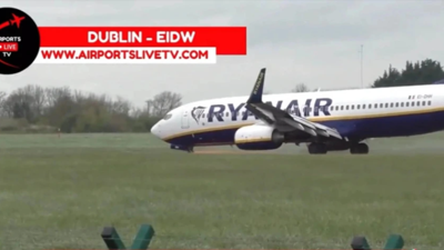 Yolcular dehşeti yaşadı. Tekerleği kopan uçağın önünden kıvılcımlar çıktı