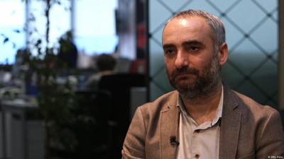 Sözcü'ye geri döneceği konuşuluyordu. İsmail Saymaz Halk TV'den ayrıldığını açıkladı