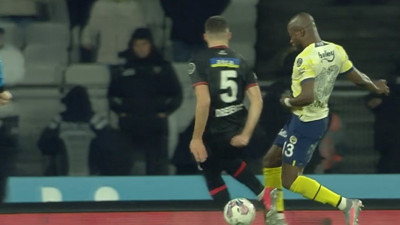 Karagümrük Fenerbahçe maçında tartışmalı karar: Penaltı değil mi?