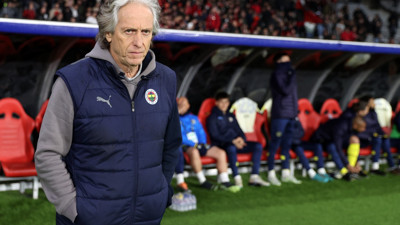 Jorge Jesus hakeme isyan etti