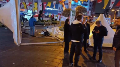 İYİ Parti’ye bir saldırı daha: Esenler Belediyesi sivil zabıta ekibi standımızı parçaladı